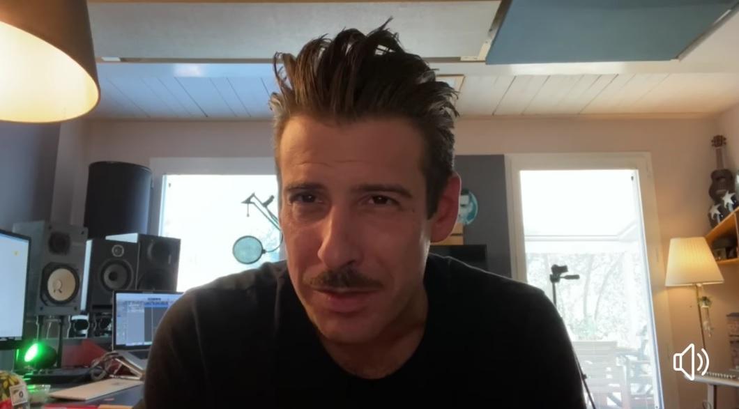 Francesco Gabbani durante il messaggio