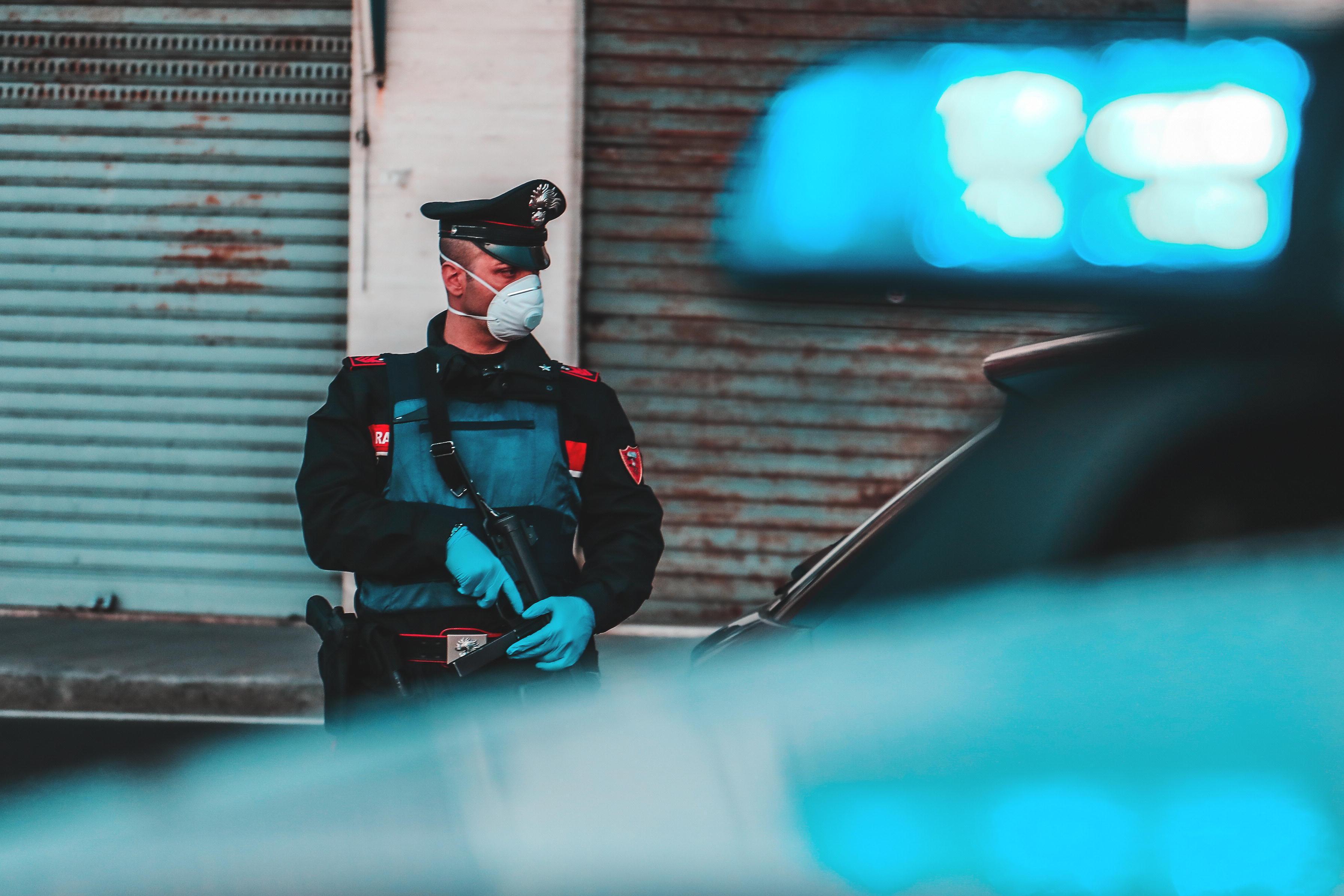 Controlli dei carabinieri a Livorno (foto Marzi)