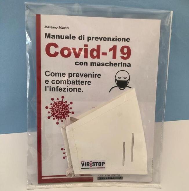Covid, modenese il primo manuale con la mascherina