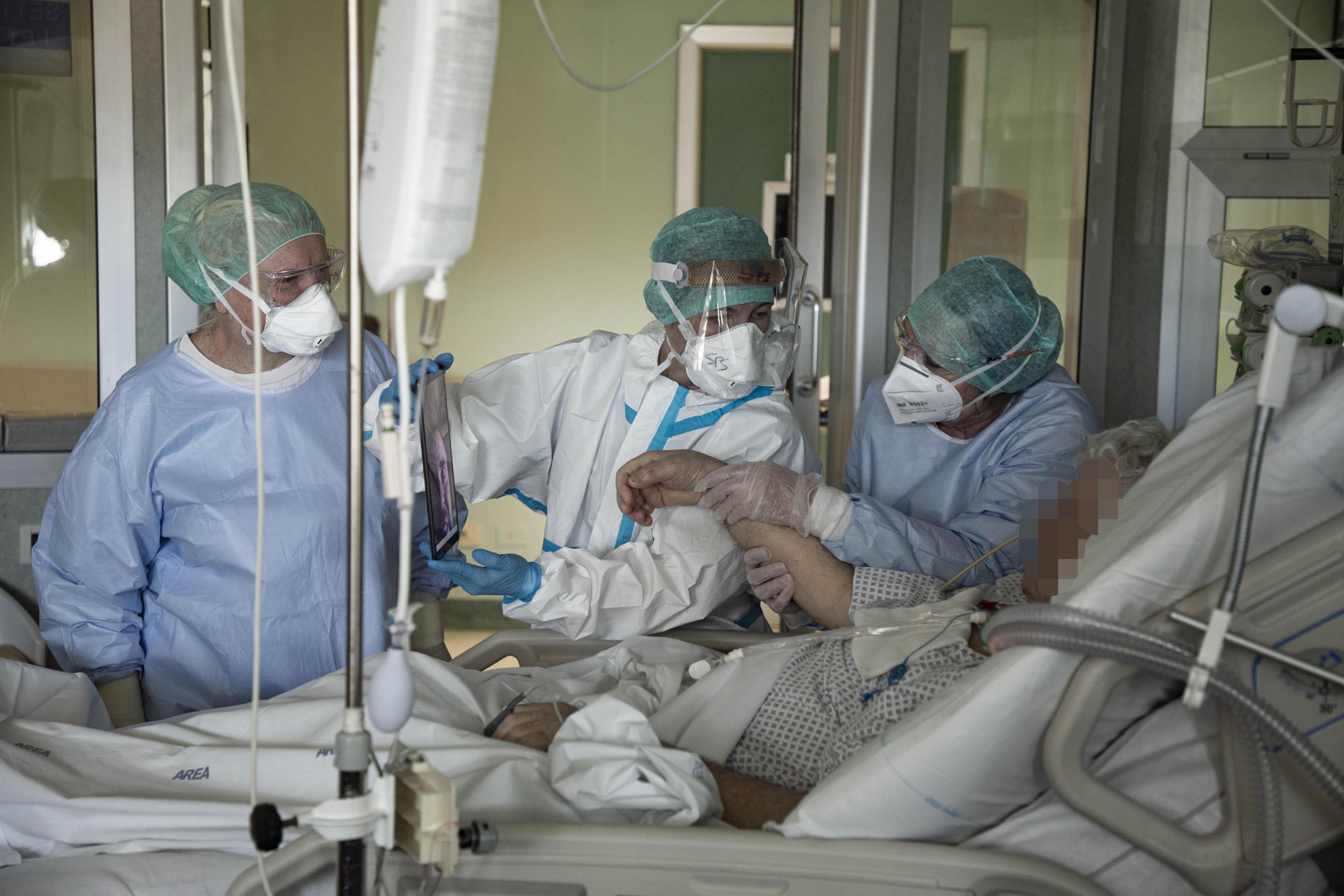 Coronavirus, il Covid 19 provoca trombosi polmonare: studio sardo suggerisce una cura 