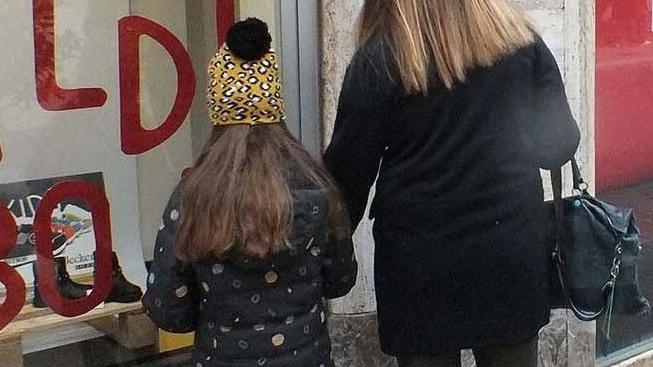 Coronavirus e commercio: mamma può comprare la tutina ma per le scarpine sorge il dubbio