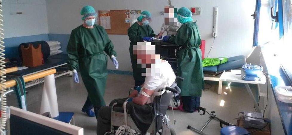 Al Versilia l’abbraccio a distanza tra i guariti e i familiari
