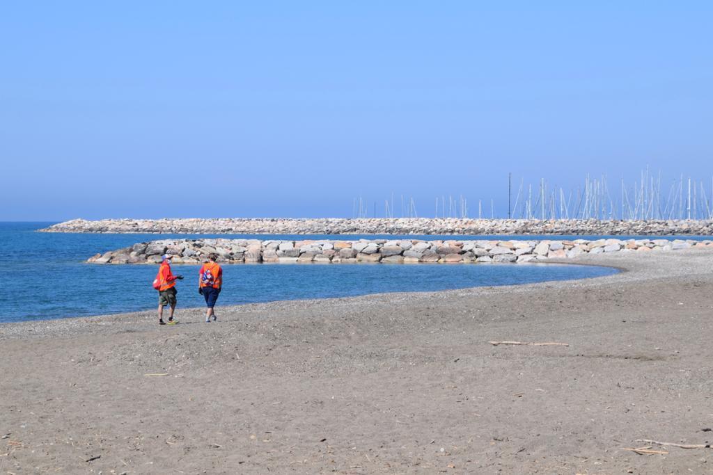 I bagnini della cooperativa Acqua pattugliano la spiaggia di Marina a Pasqua