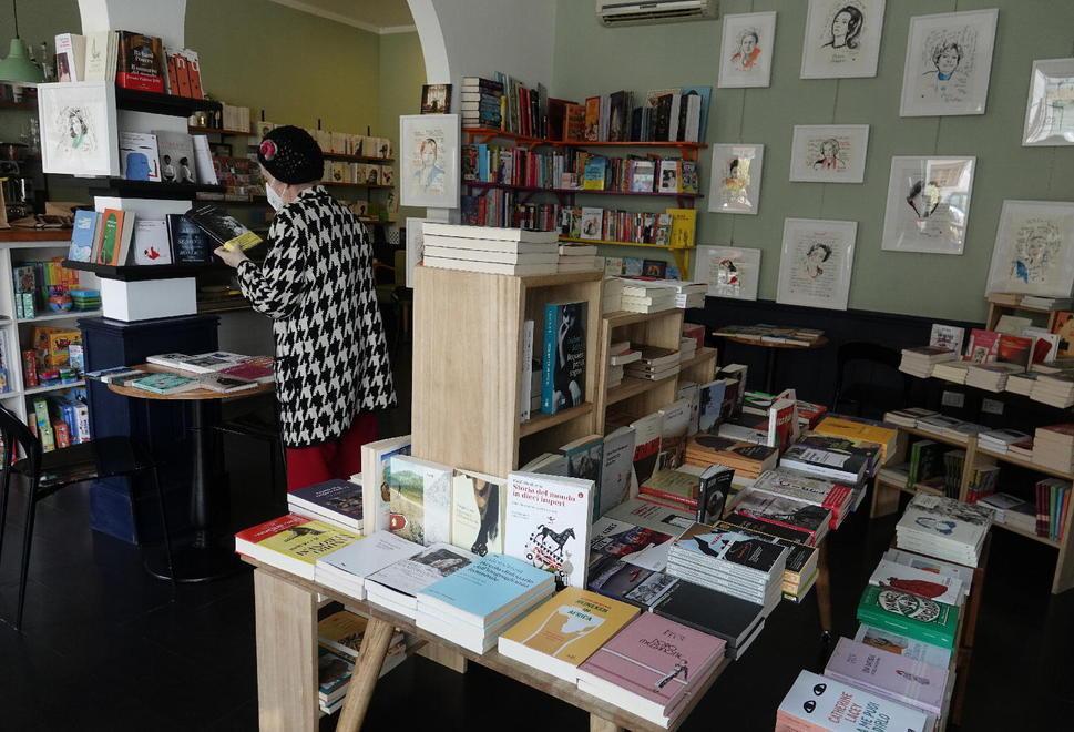Le librerie riaprono i battenti anche in Versilia: «È un segnale di speranza» 