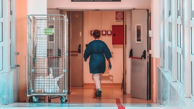 Quinta vittima in città, il Covid uccide un anziano Positiva una 18enne