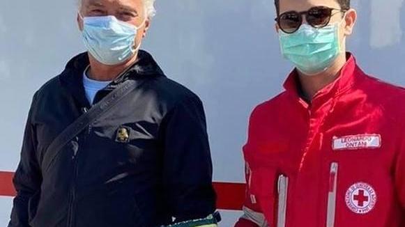 Sedici tute protettive donate alla Cri da Azzi