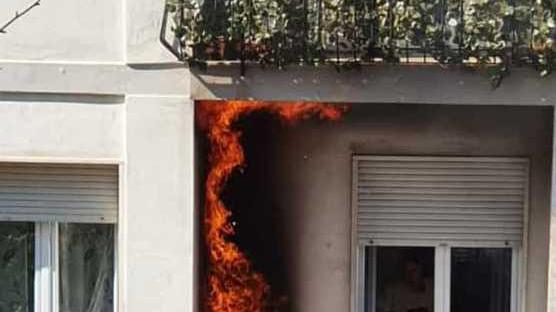 A fuoco un terrazzo: nessun ferito