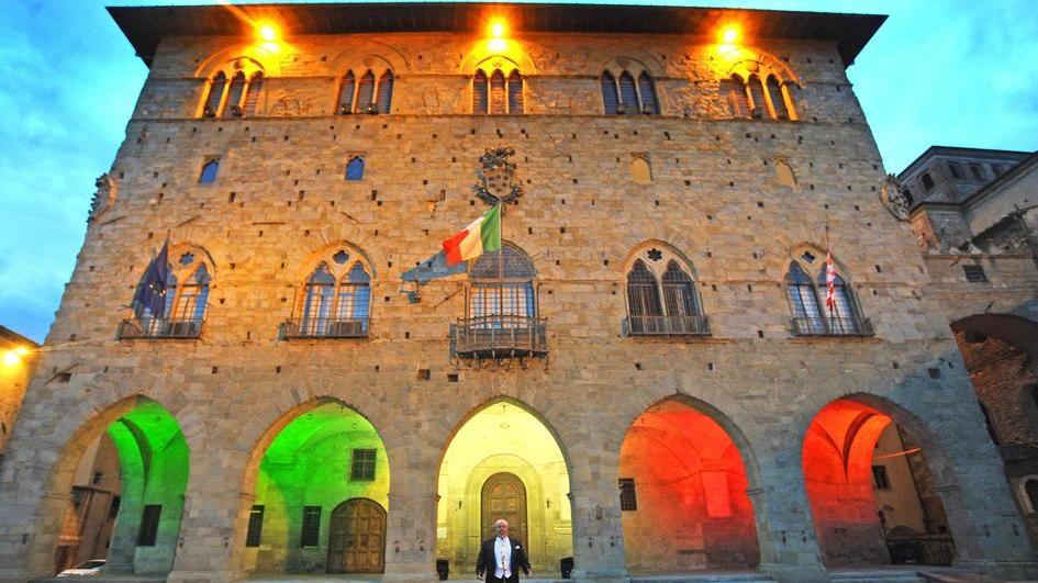«All’alba vincerò» Nella piazza deserta il canto di speranza di Luca Pacini
