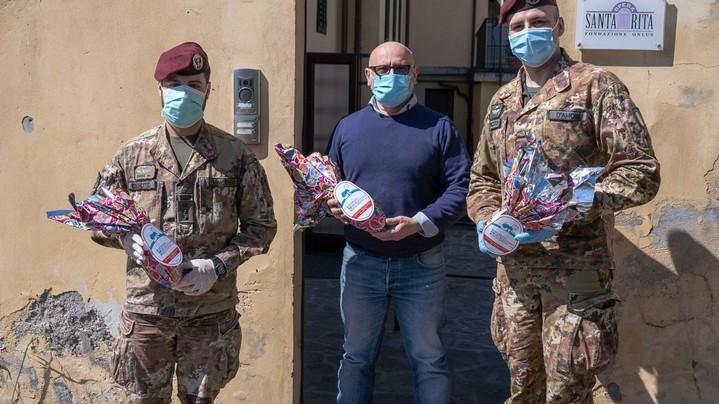 Paracadutisti del Nembo impegnati nella lotta contro il neuroblastoma aiutano Enea Onlus