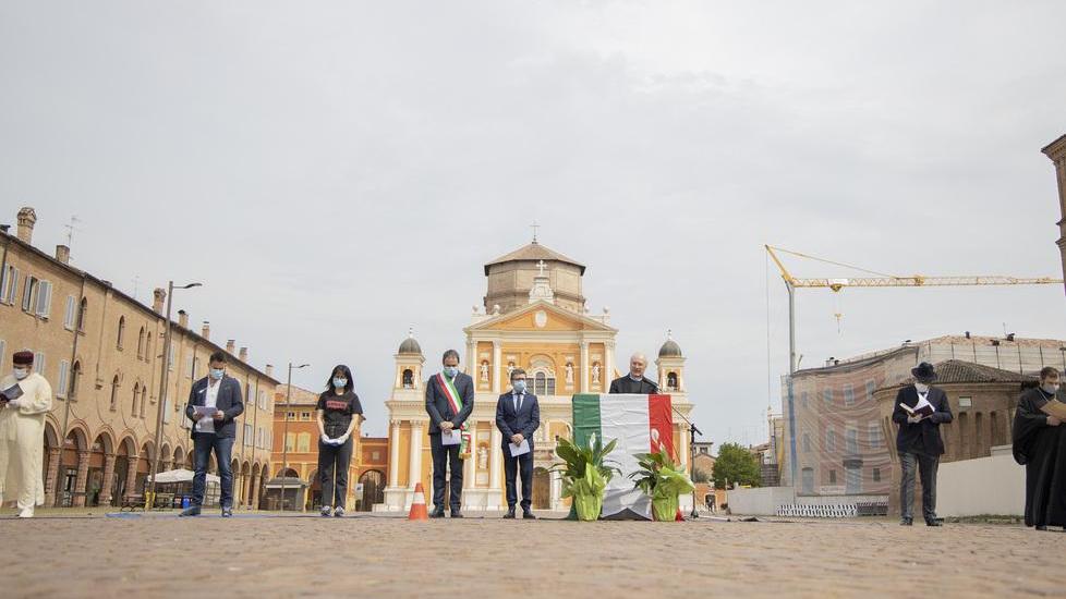 Sette confessioni religiose unite in piazza «Preghiamo insieme contro la pandemia»
