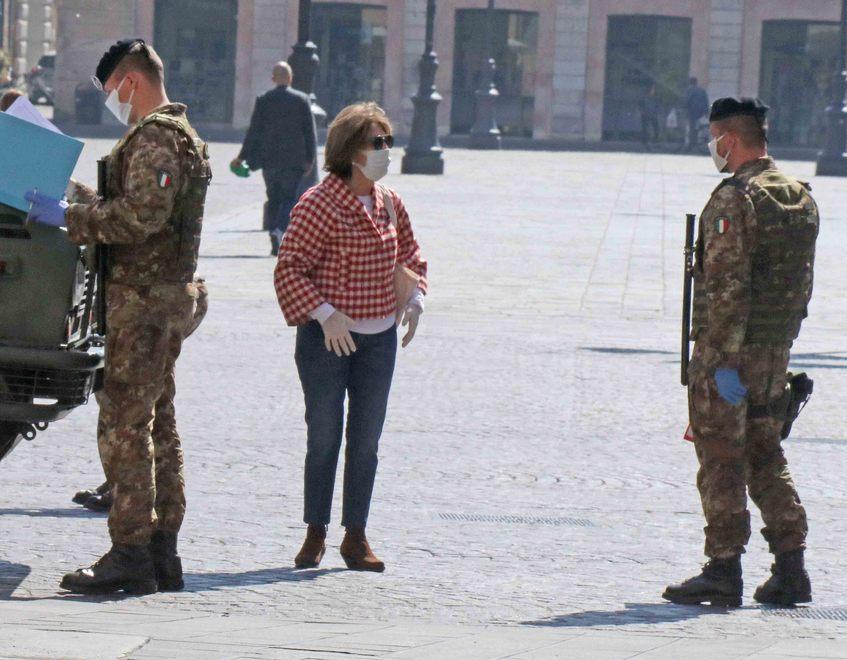 Pattuglie e elicottero contro i furbetti Tre multati per la festa da amici 