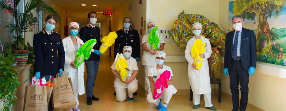 La Polizia regala un sorriso alla Pediatria