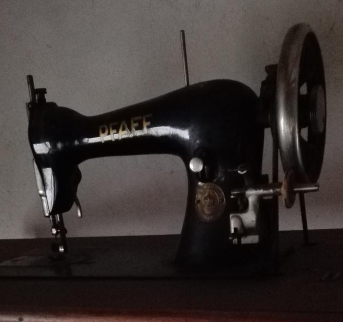 Macchine da cucire in prestito per fare le mascherine in casa