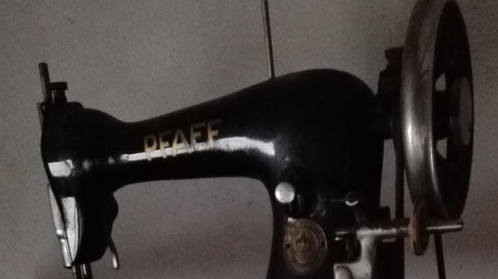 Macchine da cucire in prestito per fare le mascherine in casa