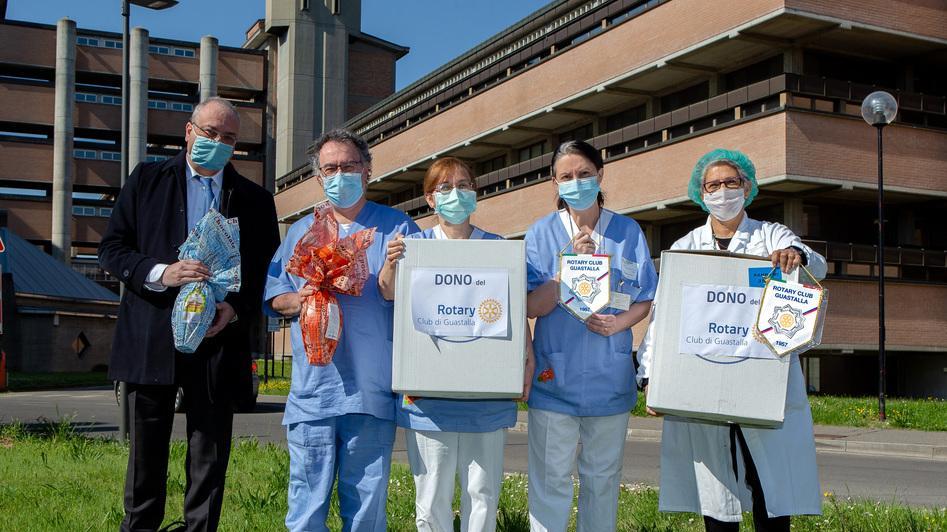 Il Rotary dona uova di Pasqua ai bimbi malati e ai carabinieri