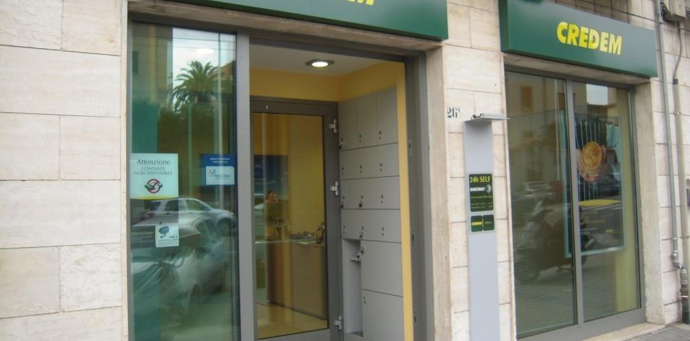 Sassari, perde i soldi del mutuo: uno sconosciuto glieli restituisce 