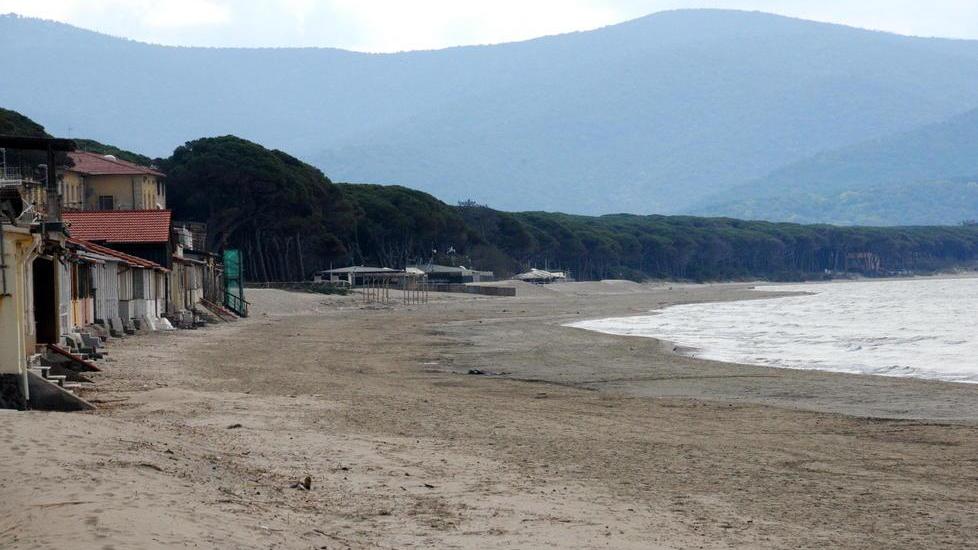 Che estate sarà: bonus, ombrelloni distanziati, mascherina e vacanze fra toscani con lo spettro del default