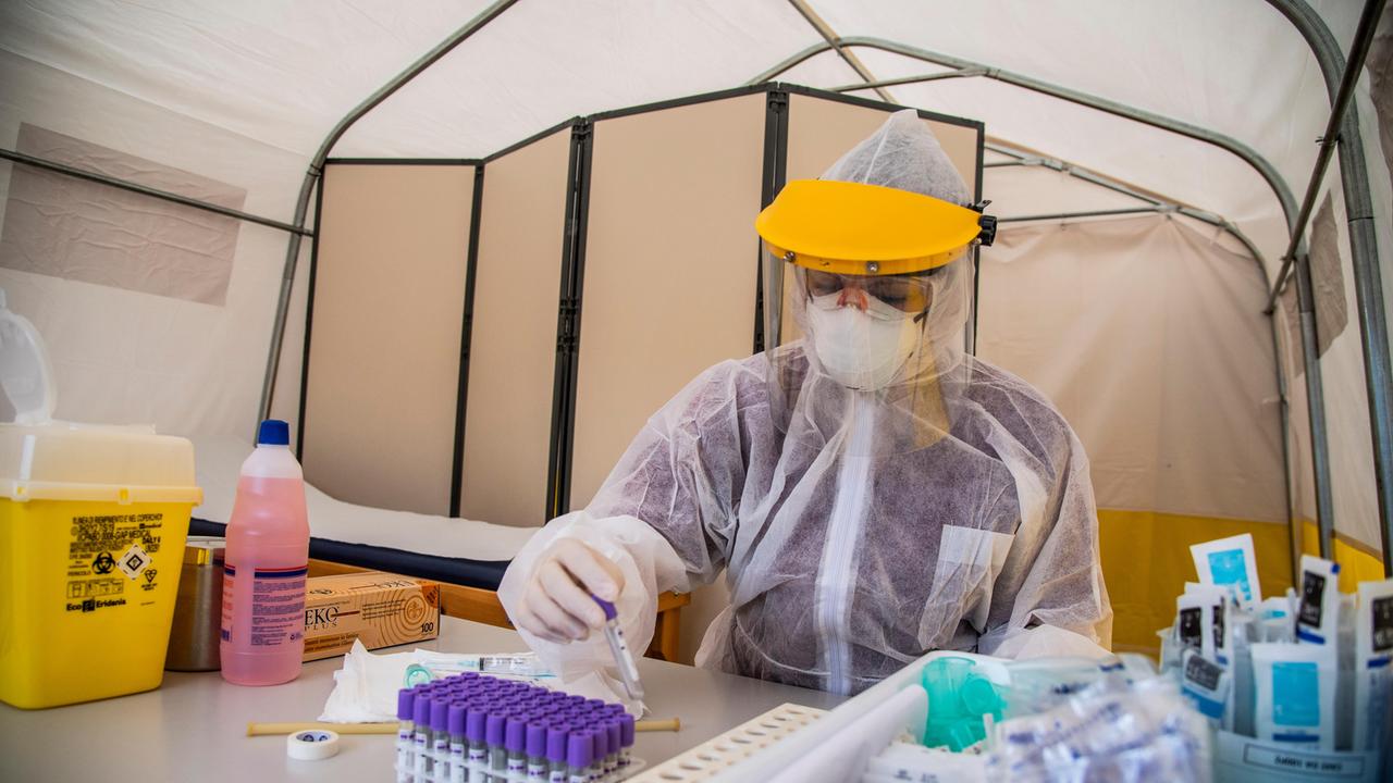 Test sierologici, Rossi si affida ai privati per il patentino di immunità alle aziende che dovranno riaprire. Ecco il piano