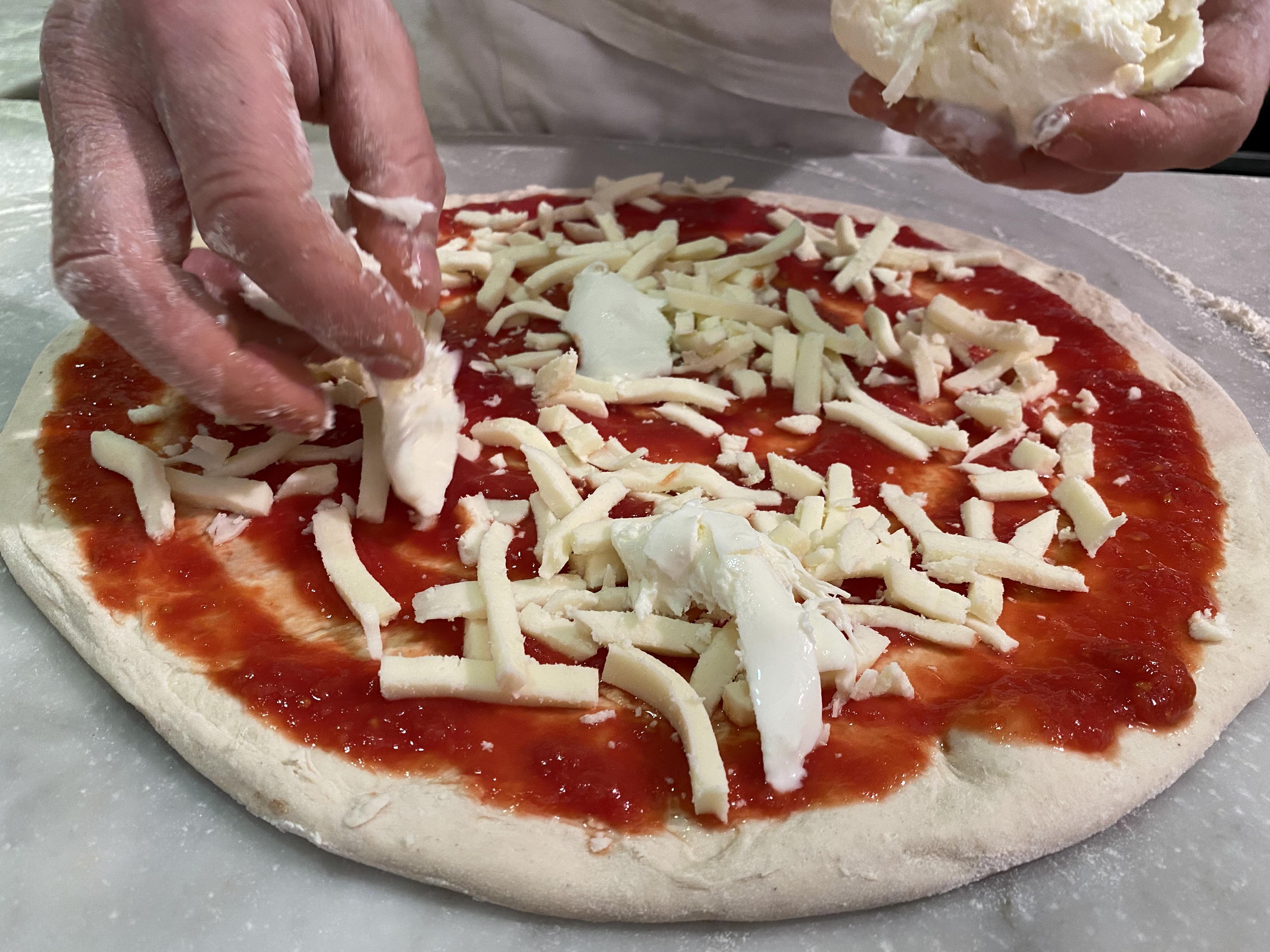 Camerieri e pizzaioli in Versilia e in Lucchesia