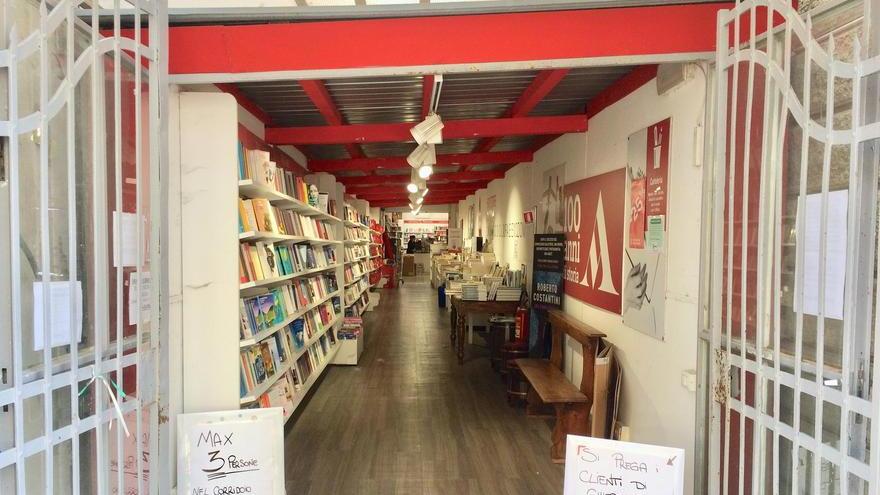 L’ingresso della libreria Mondadori in corso Matteotti, a Cecina