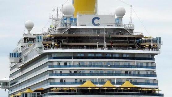 La nave da crociera Costa Diadema in porto a Piombino