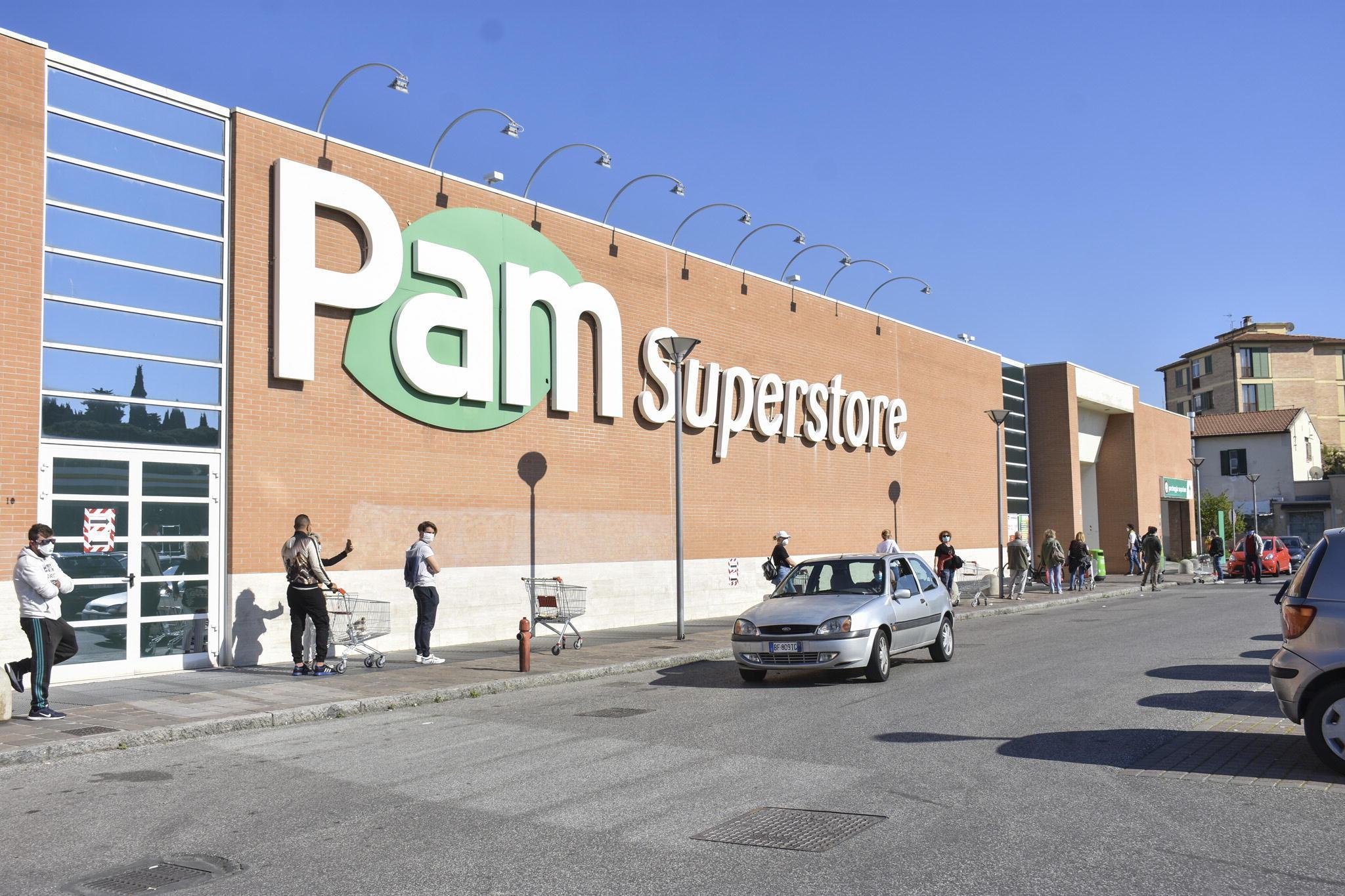 Il supermercato Pam nel quartiere Corea, dove è avvenuto il tentato furto
