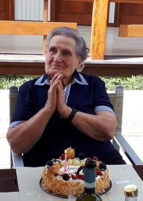 Le parlano della nipotina e nonna Maria riapre gli occhi 