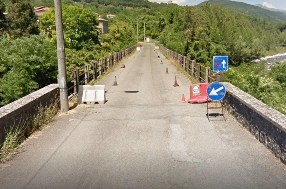 Ponte di Pontebosio vietato ai camion 