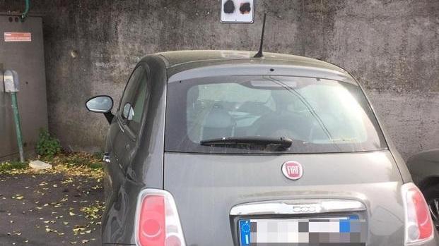 Segnaletica cancellata al parcheggio disabili «Un atto vandalico»