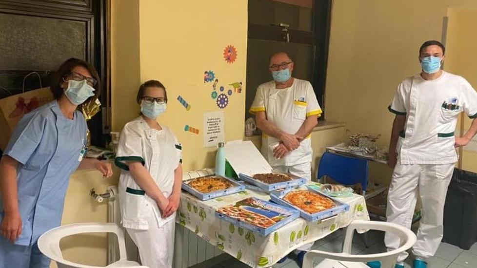 Una pizza per chi dà l’anima in corsia