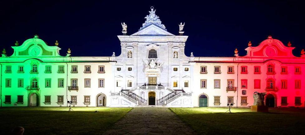 La Certosa di Calci illuminata con il tricolore
