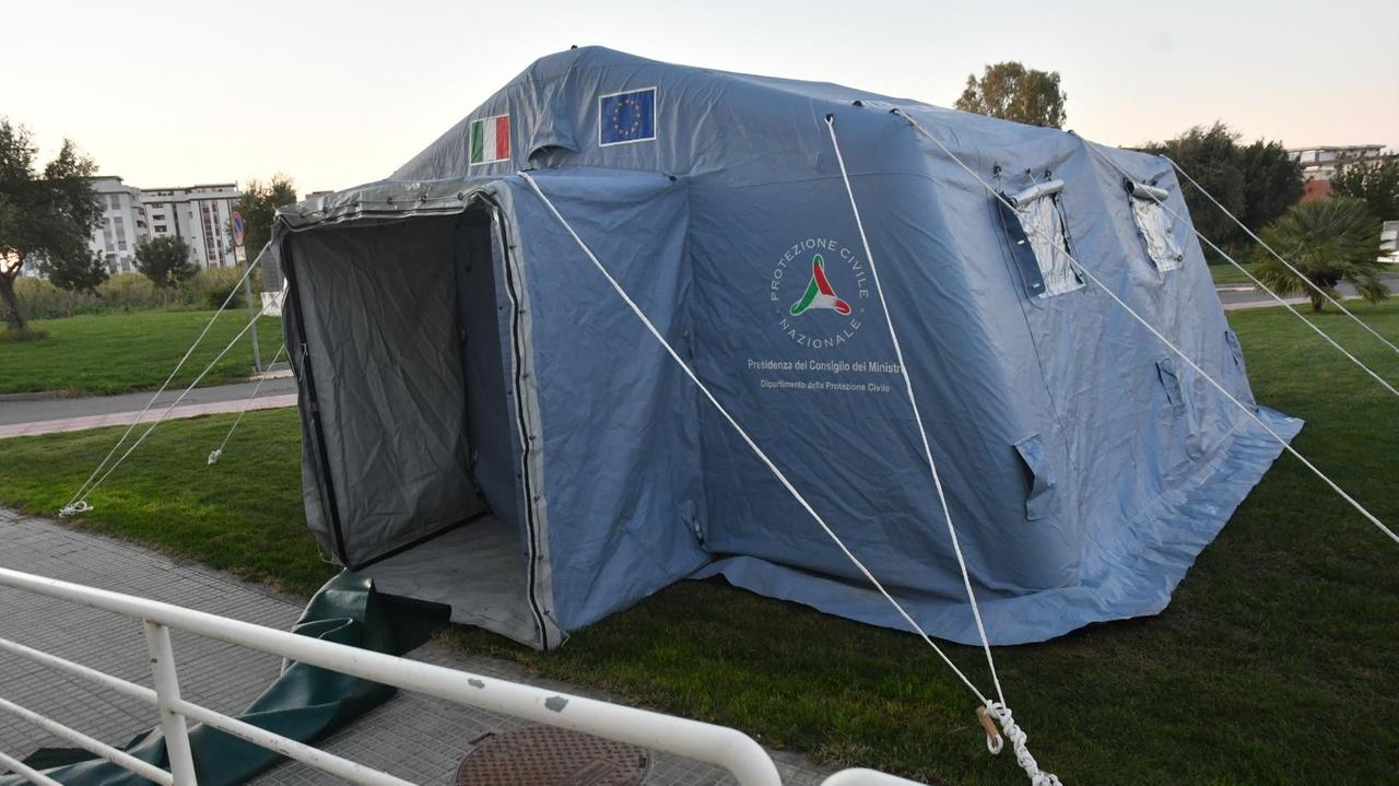 Coronavirus, Oristano: una tenda per i prelievi fuori dall'ospedale San Martino
