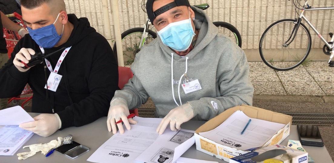 Nainggolan impegnato alla Fiera (foto caritas diocesana)