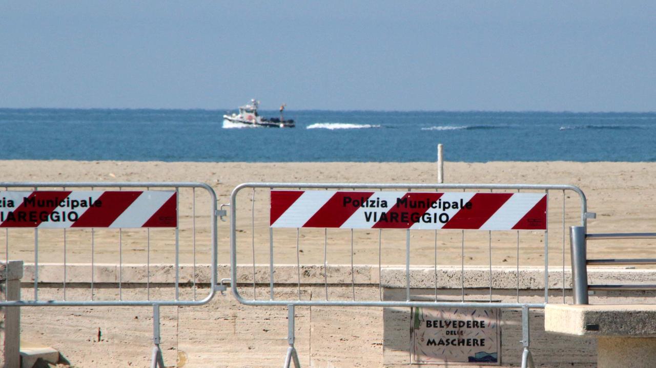 Chiusi negozi, cantieri navali e stabilimenti balneari il 25 aprile e il Primo Maggio: l'ordinanza del presidente Rossi