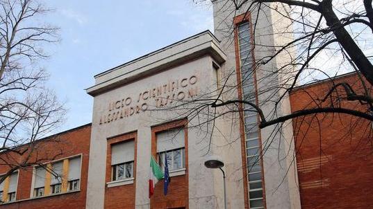 Il sindacalista: «Lezioni da casa e poi lasciano il Tassoni aperto»