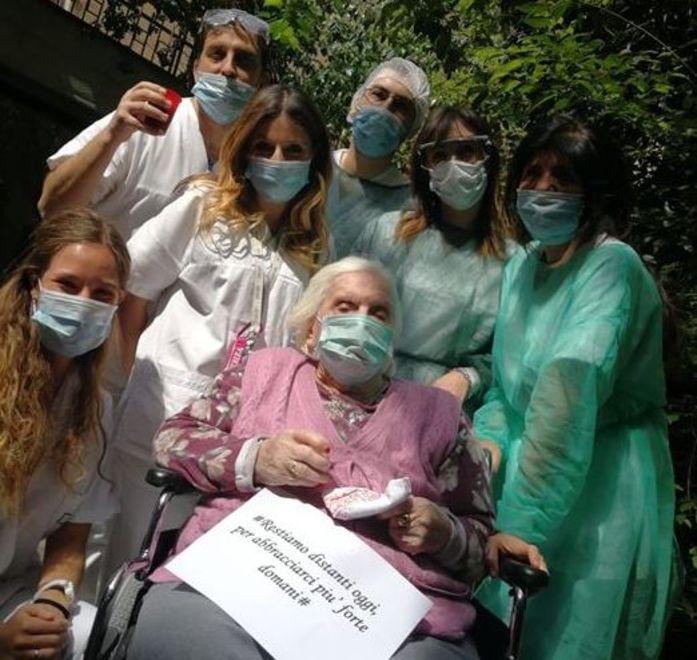 A 97 anni sconfigge l’influenza dopo due tamponi negativi