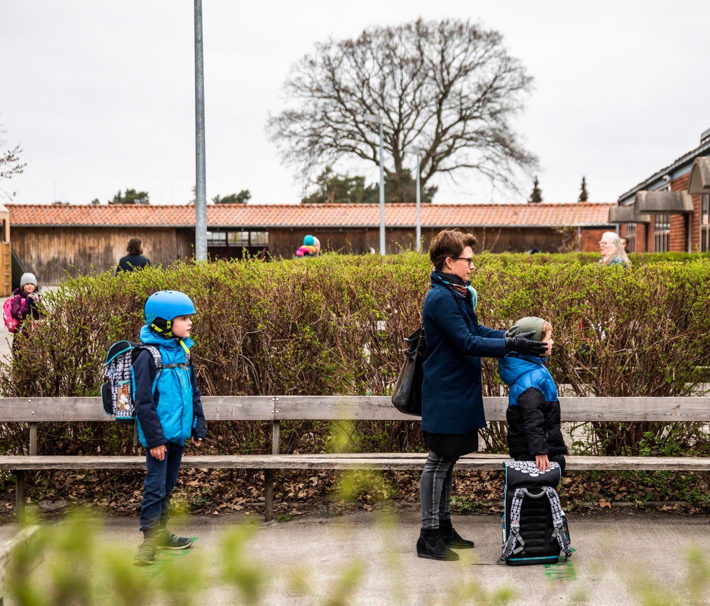 La Danimarca torna a scuola Molte famiglie non approvano