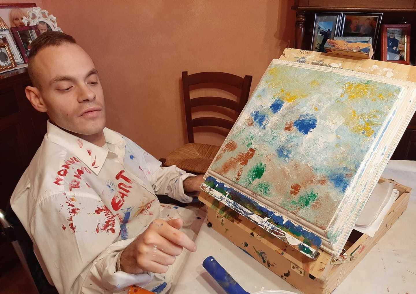 Un disabile in quarantena: «La pittura come libertà» 