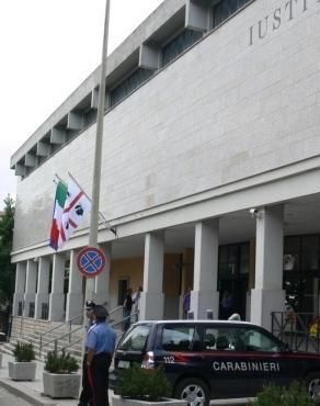 Maxi rissa notturna con accoltellamento 