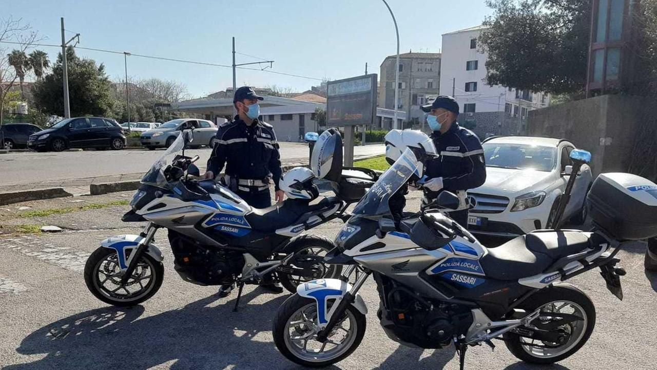 Aggredisce una donna, denunciato
