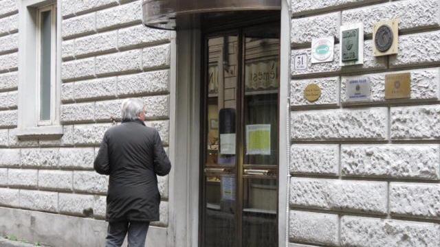 L'Hotel Flora inv ia Cairoli