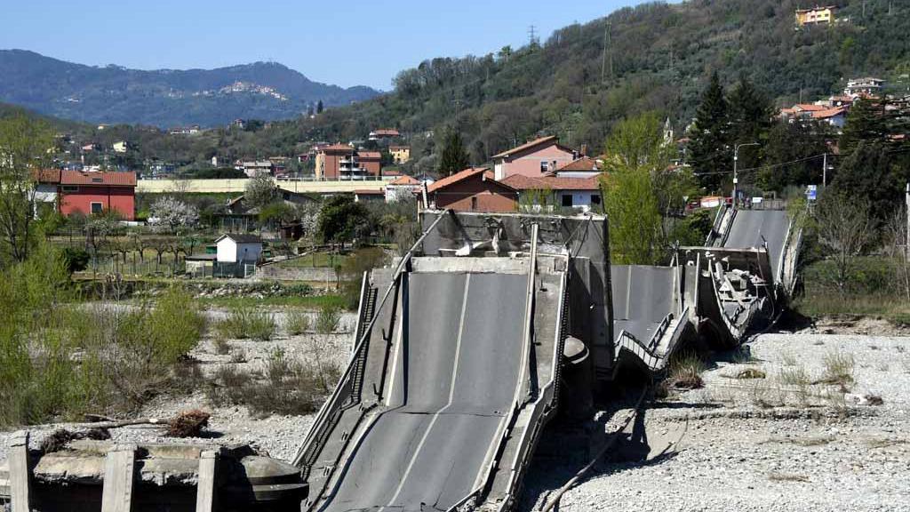 Su quel vanto dell'ingegneria, in 5 minuti dalla Bettola a Marinella: era il luglio 1983