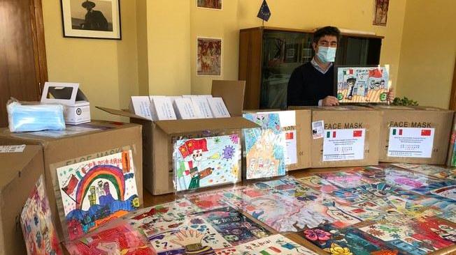 Coronavirus, i disegni dei bimbi di Wuhan ai coetanei in Sardegna
