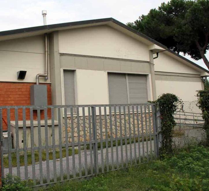 Un bagno per 14 e i fornelli nelle camere