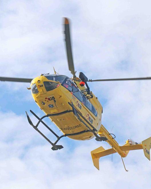 Cade dal tetto della sua casa, 70enne grave in rianimazione 