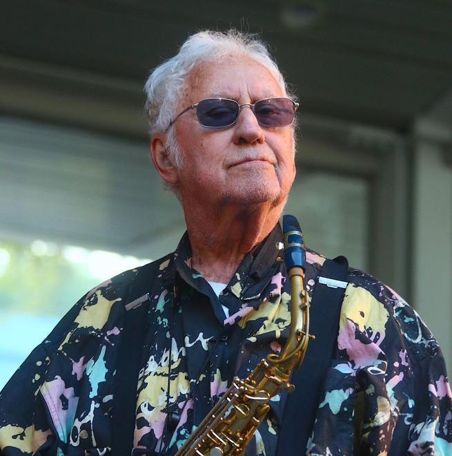 Addio a un gigante del jazz Lee Konitz ucciso dal coronavirus a 92 anni 