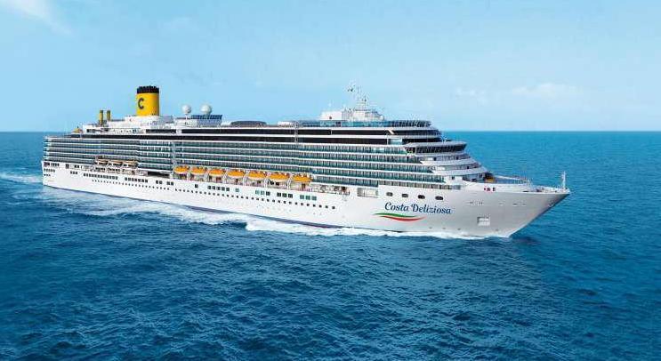 Il tender attracca nel porto deserto