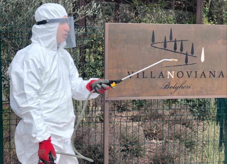 Bicchieri nel cellophane e degustazioni all’aperto 