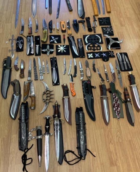 Spade, coltelli e pure maceti Un 33enne aveva un arsenale 