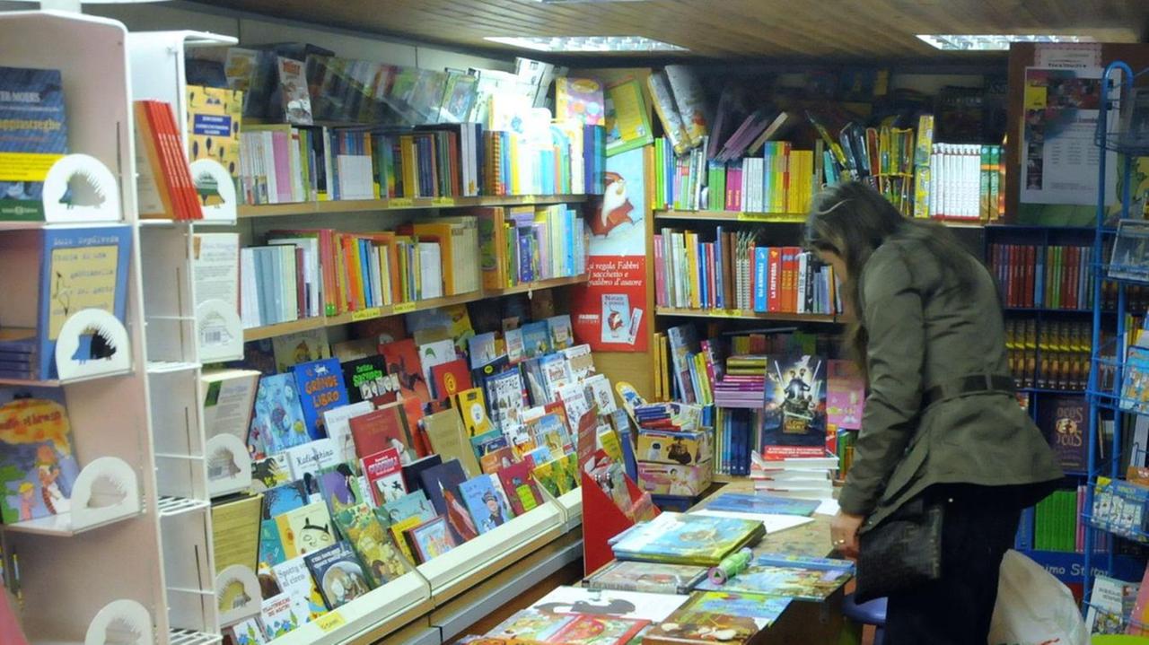 Il sindaco scrive a Solinas: «Riapriamo librerie e cartolerie»